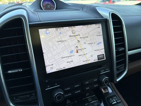 Used 2017 Porsche Cayenne AWD/4WD image 23