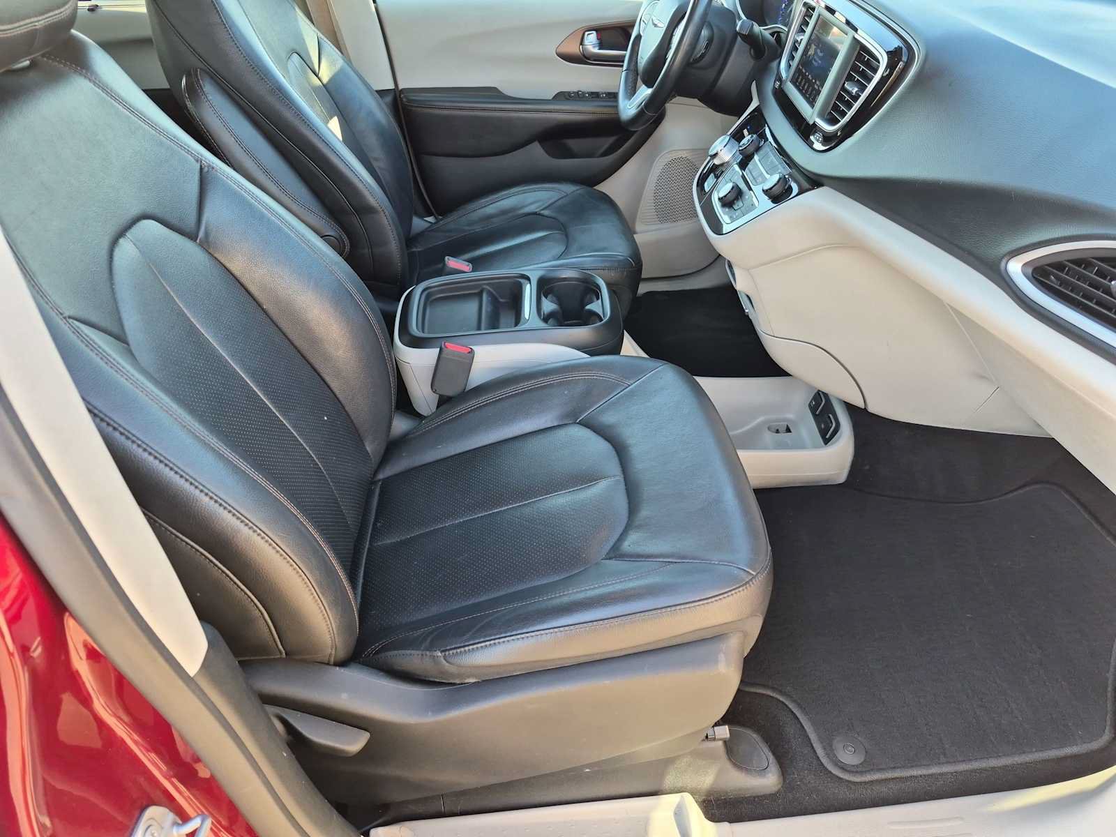 Used 2018 Chrysler Pacifica Touring-L FWD image 20
