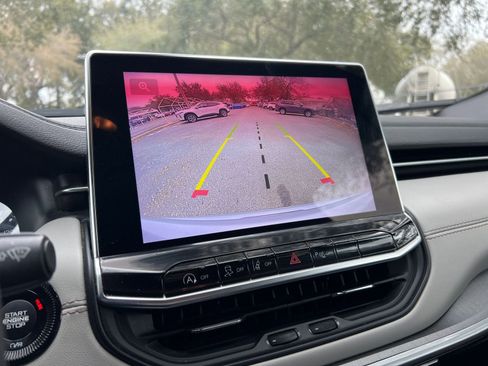 Used 2025 Jeep Compass Limited image 21