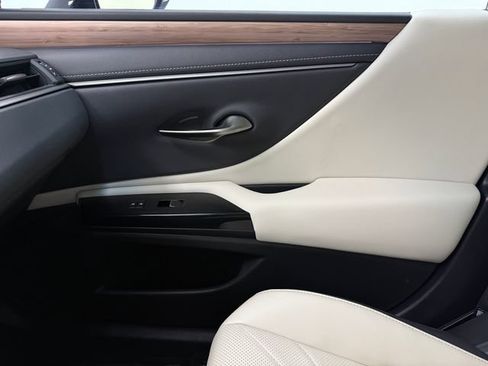 Used 2025 Lexus ES 300h w/ Technology Package FWD image 25