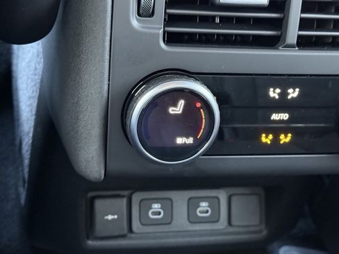 Certified 2025 Land Rover Discovery Dynamic SE image 37