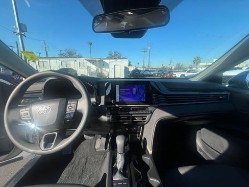 Used 2025 Toyota Camry LE image 33