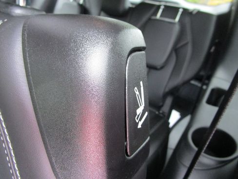 New 2027 Chrysler Pacifica Select w/ Family Tech Group FWD image 20