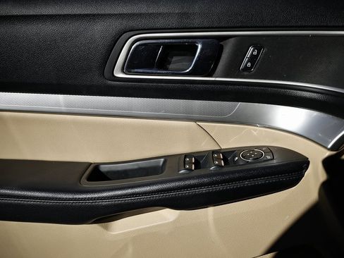 Used 2017 Ford Explorer XLT w/ Equipment Group 202A image 15