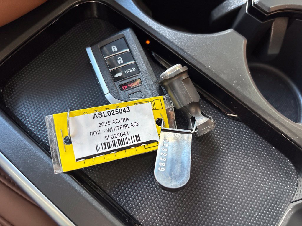 Used 2025 Acura RDX w/ Technology Package AWD/4WD image 39