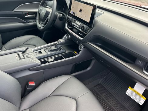 Certified 2026 Toyota Grand Highlander FWD image 17