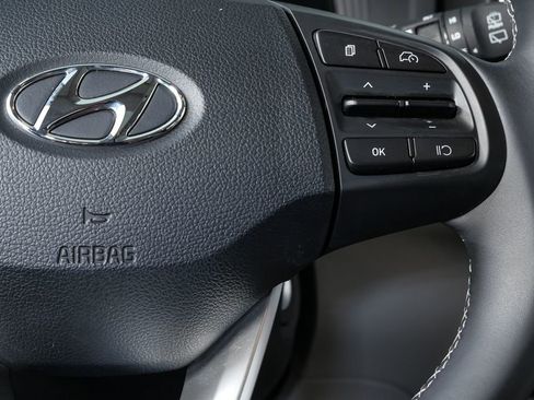 Used 2023 Hyundai Venue SEL image 14