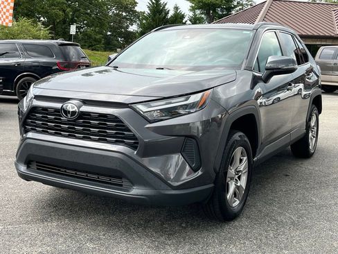 Used 2022 Toyota RAV4 XLE AWD/4WD image 4