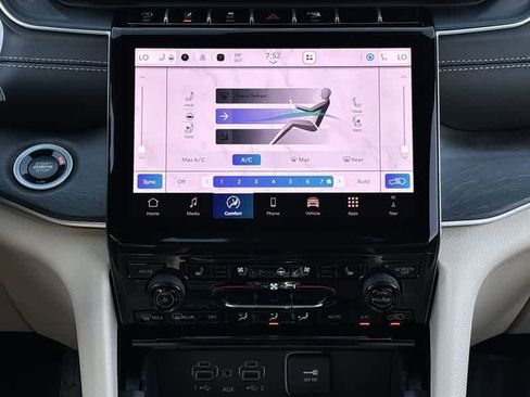 New 2025 Jeep Grand Cherokee Limited w/ Luxury Tech Group II image 12