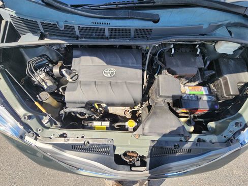 Used 2014 Toyota Sienna XLE w/ Entertainment Package FWD image 23