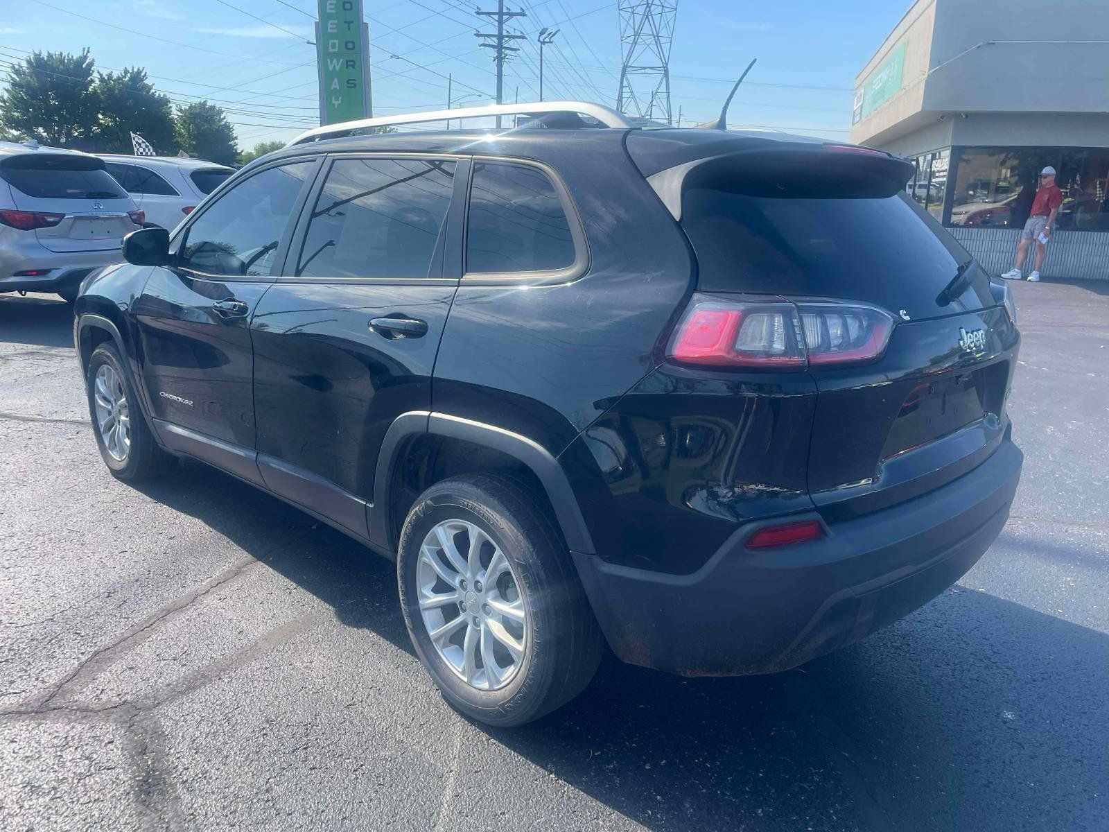Used 2020 Jeep Cherokee Latitude FWD image 5