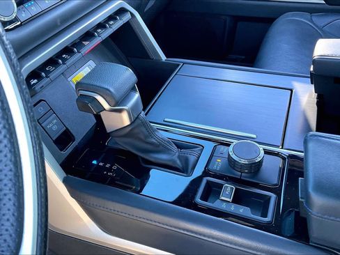 Used 2022 Toyota Tundra Platinum image 16