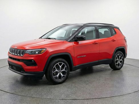 Used 2025 Jeep Compass Limited image 3