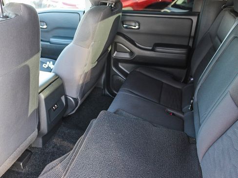 Used 2024 Nissan Frontier SV image 19