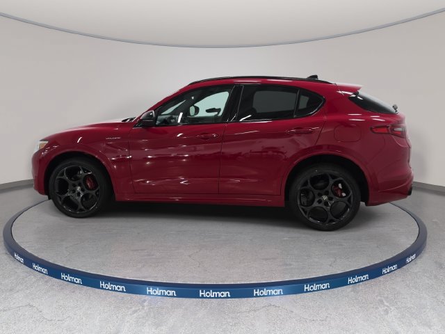 Used 2022 Alfa Romeo Stelvio Veloce AWD/4WD image 9