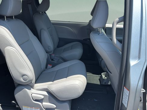 Used 2019 Toyota Sienna XLE w/ XLE Navigation Package AWD/4WD image 15
