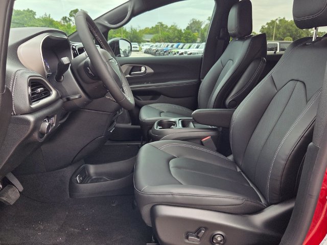 New 2027 Chrysler Pacifica Select FWD image 11