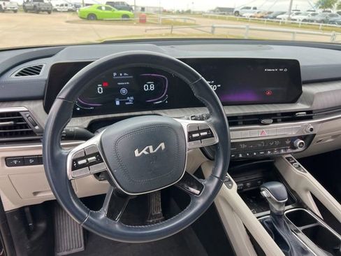 Used 2024 Kia Telluride EX w/ EX Captain's Chair Package image 8