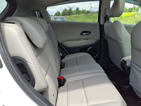 Used 2019 Honda HR-V Touring image 11