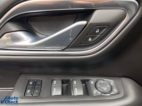 Used 2023 GMC Yukon XL SLT w/ SLT Premium Package image 29