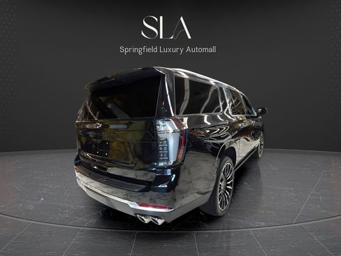 Used 2025 Chevrolet Suburban High Country image 5