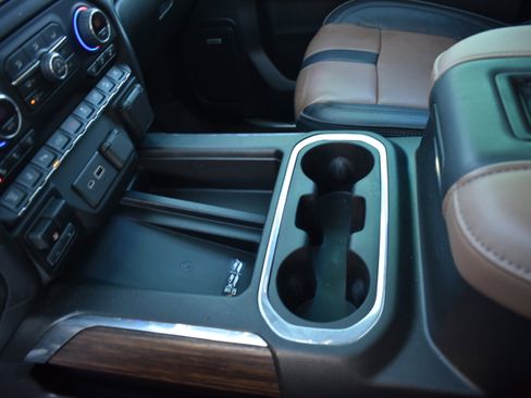 Used 2022 Chevrolet Silverado 2500 High Country w/ Z71 Off-Road Package image 23