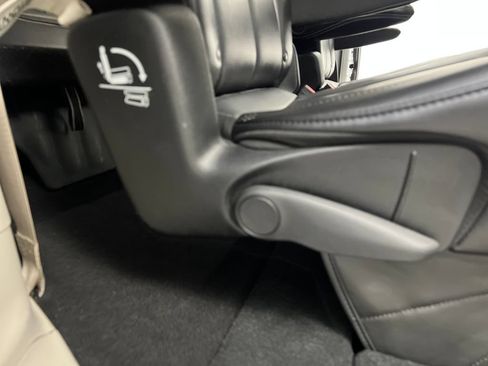 Used 2024 Chrysler Pacifica Touring-L FWD image 28