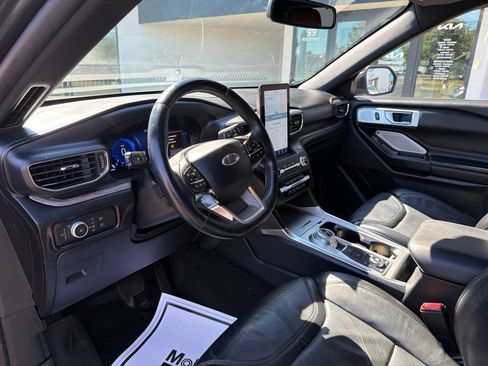 Used 2020 Ford Explorer Platinum w/ Premium Technology Package AWD/4WD image 31