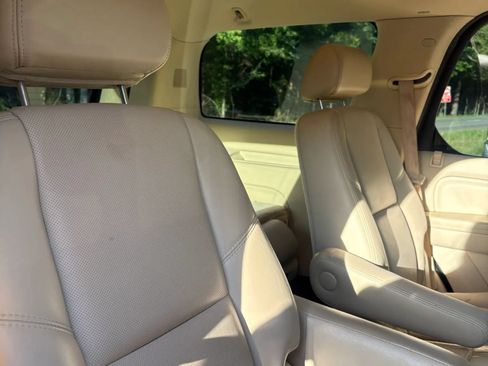 Used 2007 Cadillac Escalade AWD w/ Information Package image 17