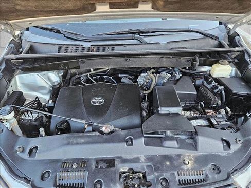 Used 2017 Toyota Highlander XLE image 24