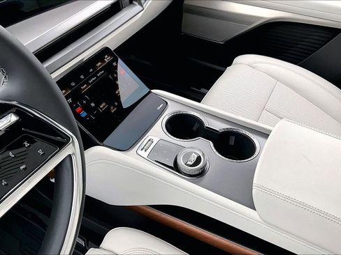 New 2026 Cadillac Vistiq Sport w/ LPO, Floor Liner Package AWD/4WD image 8