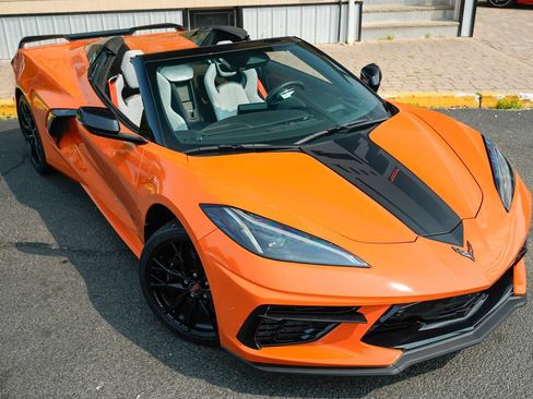 Used 2024 Chevrolet Corvette Stingray Preferred Conv w/ Z51 Performance Package RWD image 3
