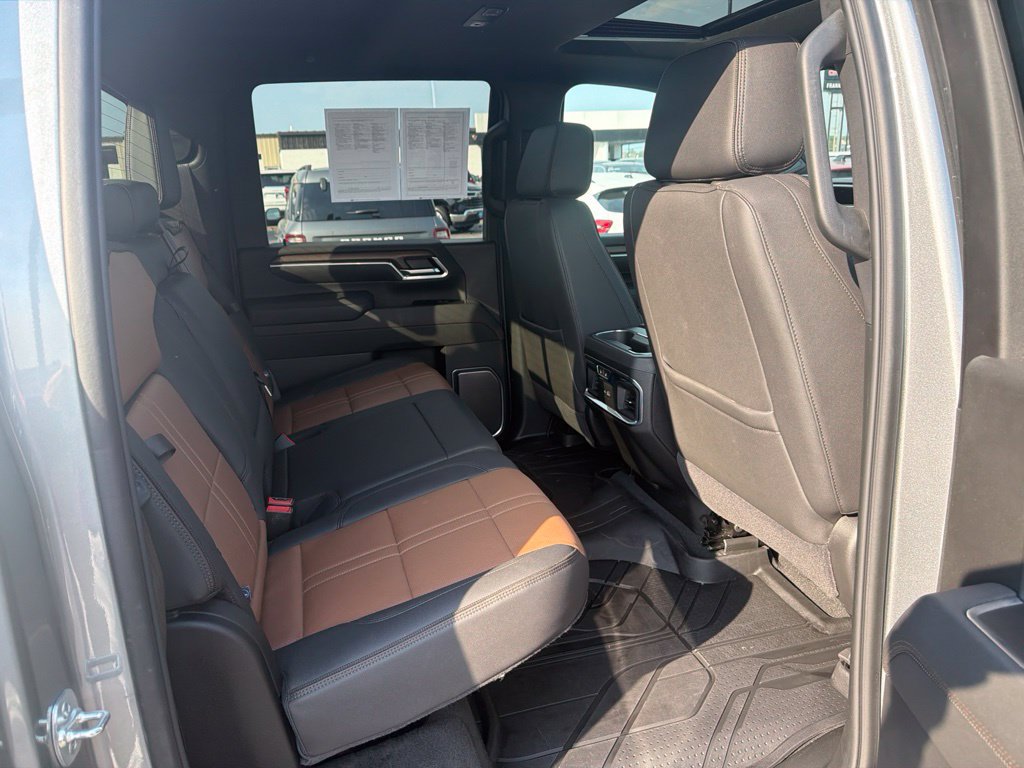Used 2025 Chevrolet Silverado 2500 High Country w/ Technology Package AWD/4WD image 12
