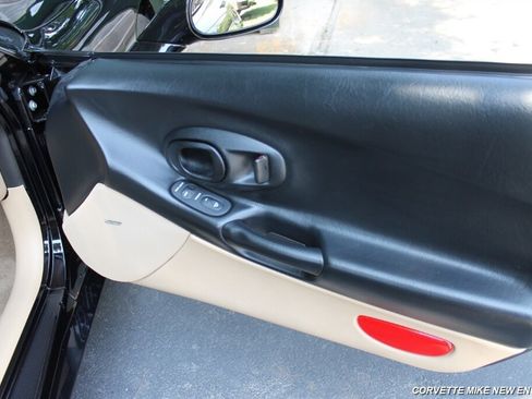 Used 2002 Chevrolet Corvette Convertible w/ Preferred Equipment Group2 image 39