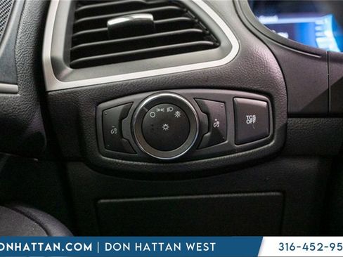 Used 2023 Ford Edge SEL image 16