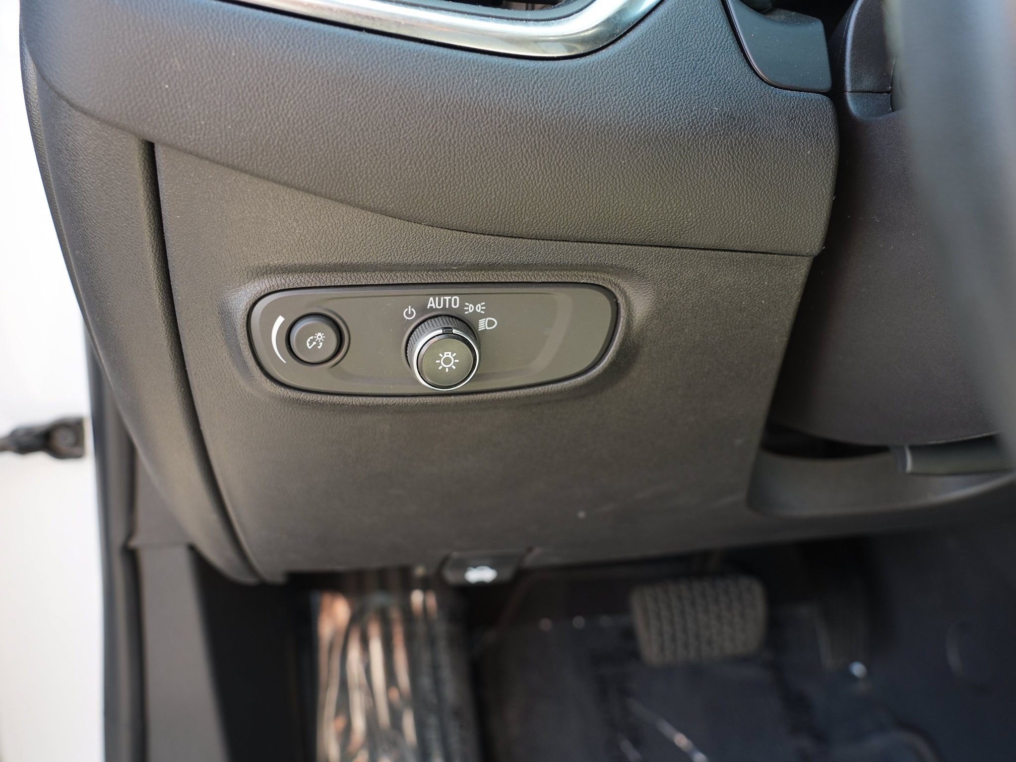 Used 2021 Chevrolet Equinox LS AWD/4WD image 18