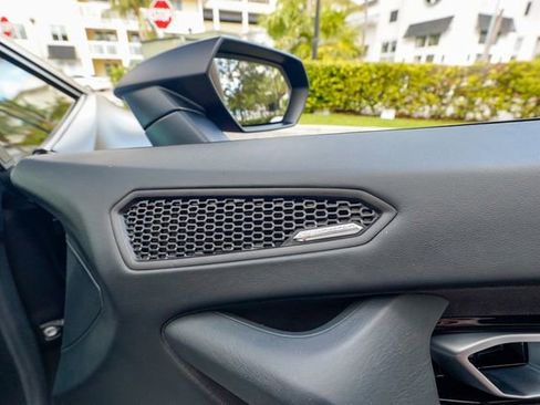 Used 2022 Lamborghini Huracan EVO RWD image 76
