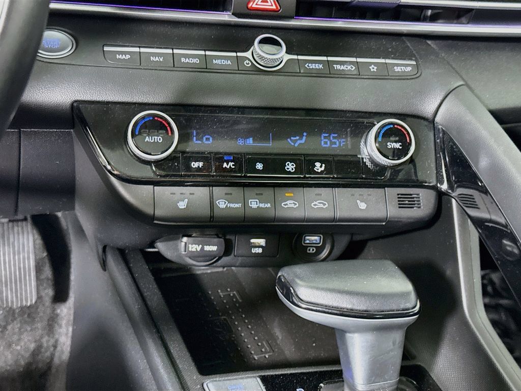 Used 2023 Hyundai Elantra Limited FWD image 10