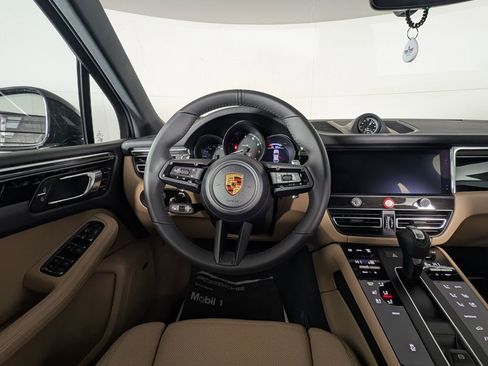 New 2026 Porsche Macan image 19