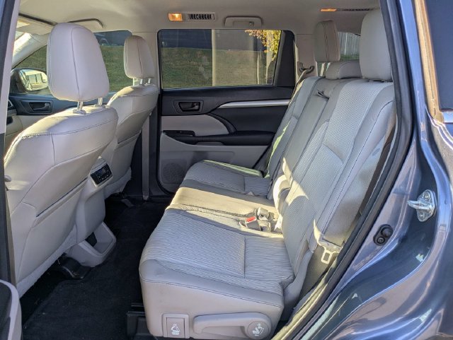 Used 2015 Toyota Highlander Plus FWD image 15