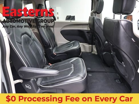 Used 2023 Chrysler Pacifica Limited FWD image 25