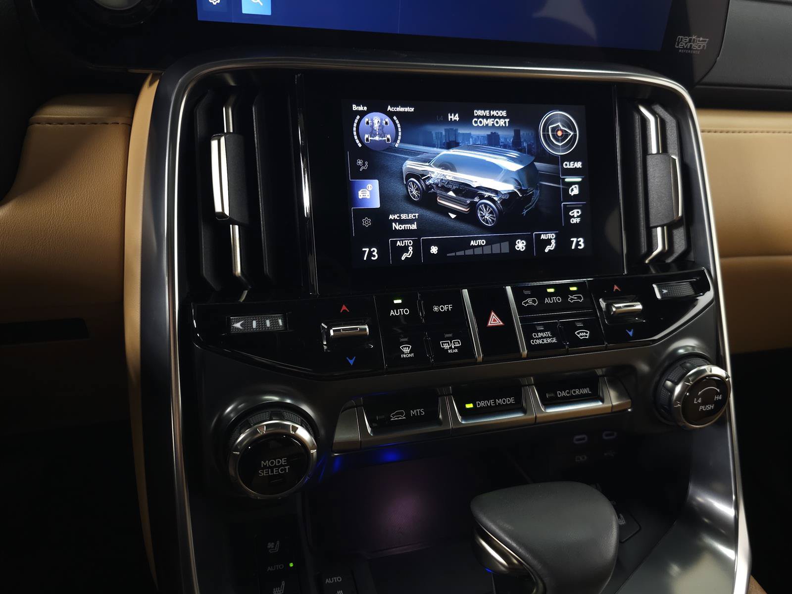 Used 2025 Lexus LX 600 4WD w/ Luxury Package image 34