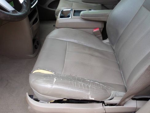 Used 2014 Chrysler Town & Country Touring-L w/ Trailer Tow Group FWD image 20