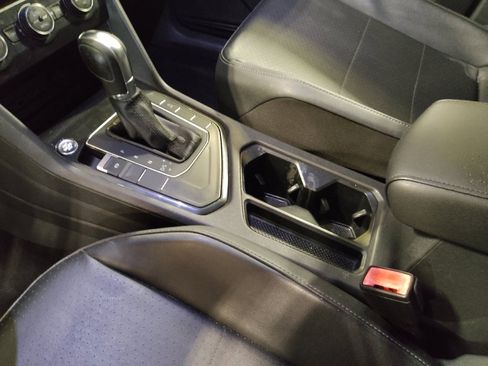 Used 2019 Volkswagen Tiguan SE image 26