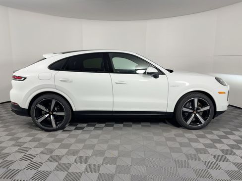 Certified 2026 Porsche Cayenne E-Hybrid Coupe AWD/4WD image 8