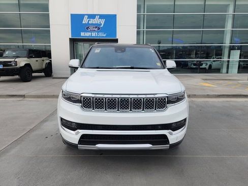 Used 2022 Jeep Grand Wagoneer Series III image 2