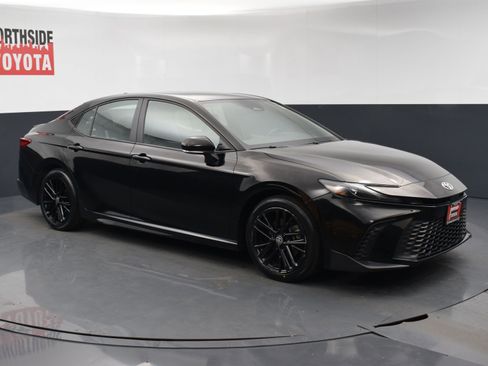 Used 2025 Toyota Camry SE FWD image 6