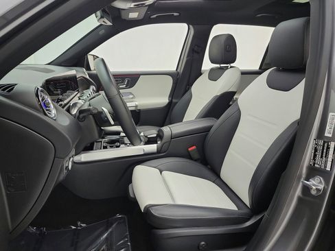 Used 2023 Mercedes-Benz GLB 250 image 13