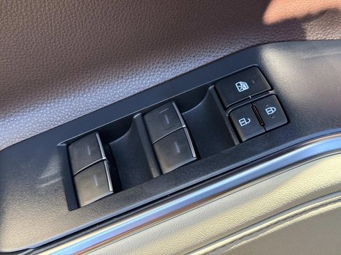 Used 2022 Toyota Highlander Limited image 26