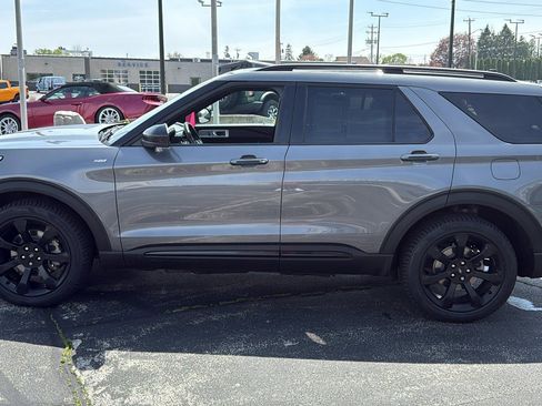 Used 2023 Ford Explorer ST-Line w/ Class IV Trailer Tow Package AWD/4WD image 5